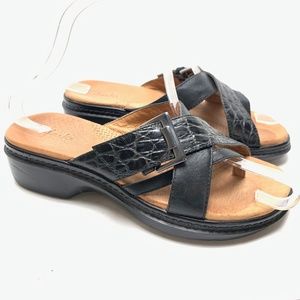 CLARKS Black Genuine Leather Reptile Print Sandals Slides Comfort Shoes sz 8 M